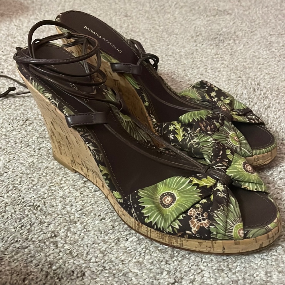 Banana republic wedge sandals